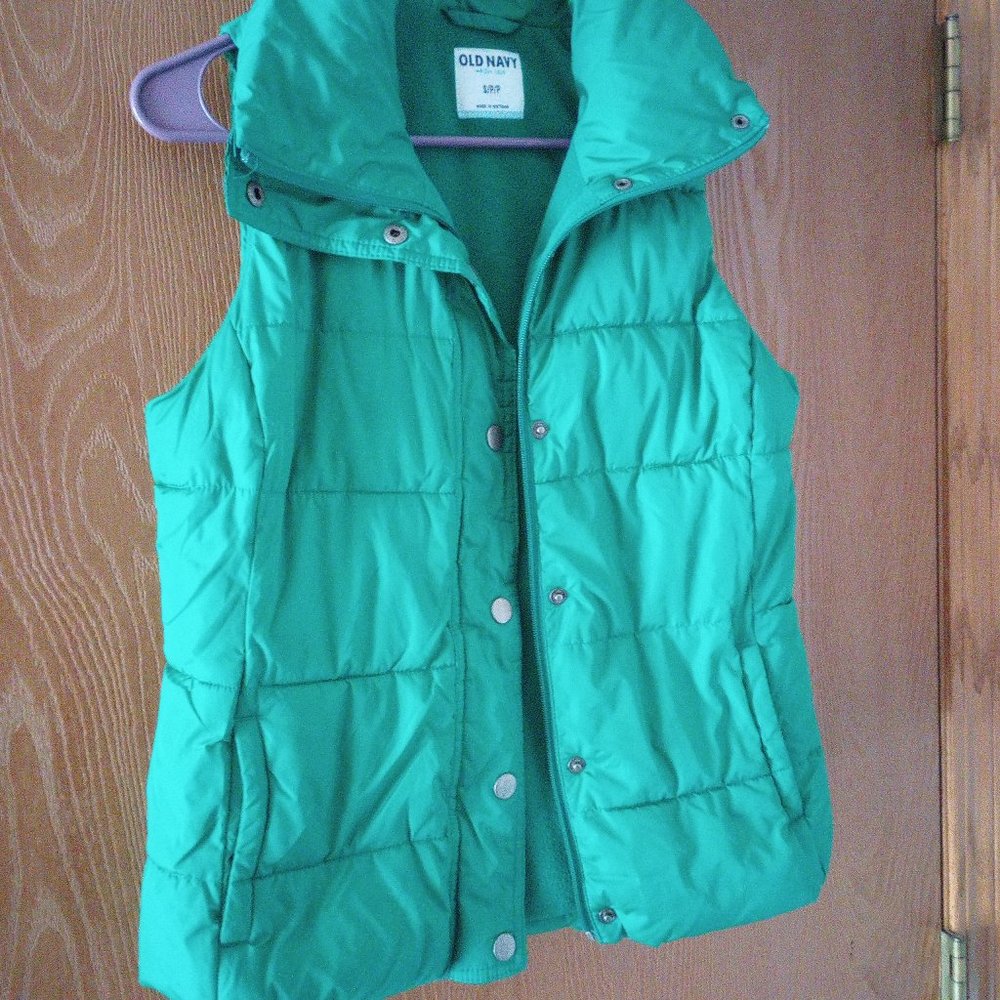 Old Navy Quilted Puffer Vest in Kelly Green
